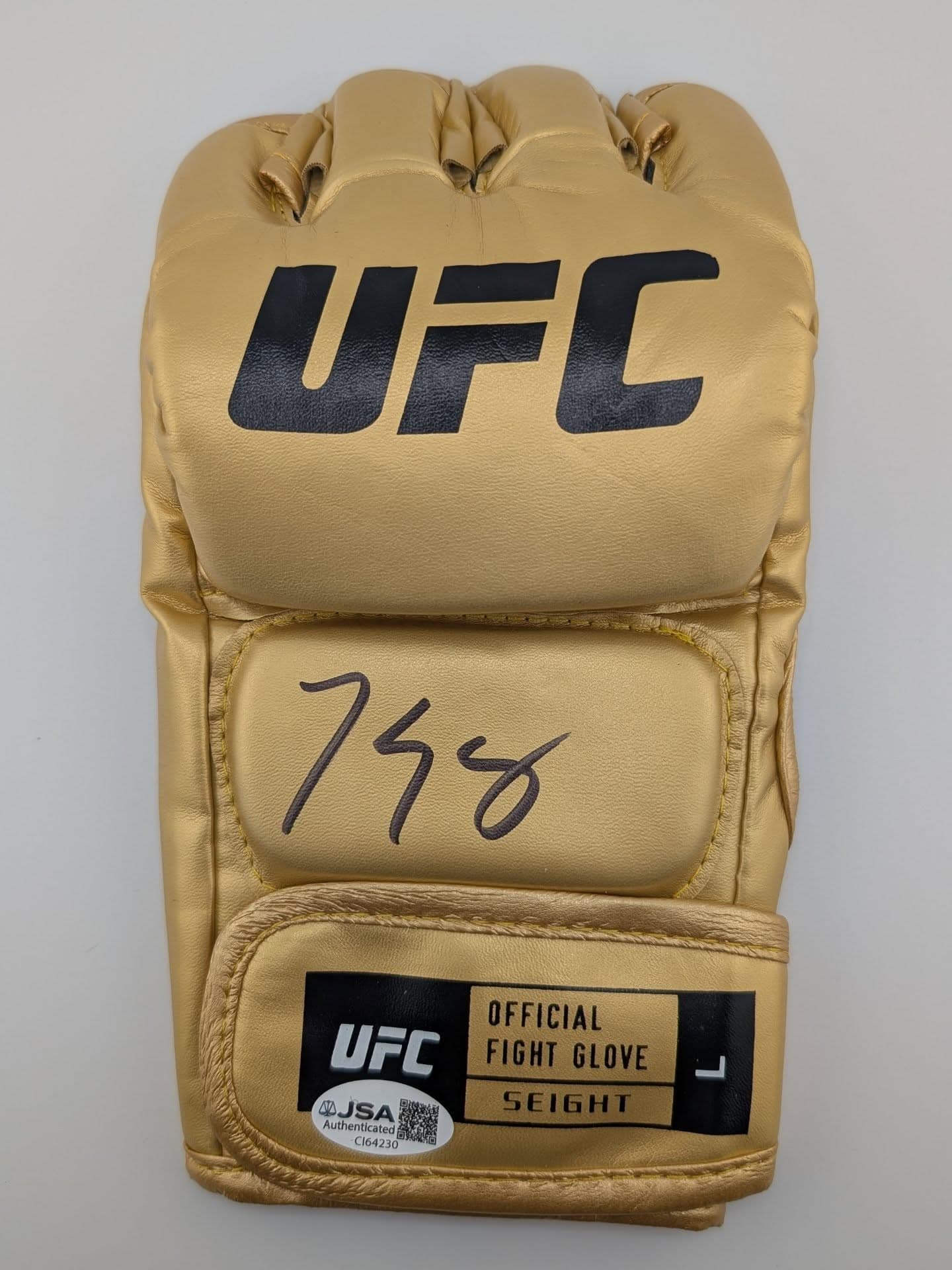 Guante UFC dorado firmado por Bobby Green